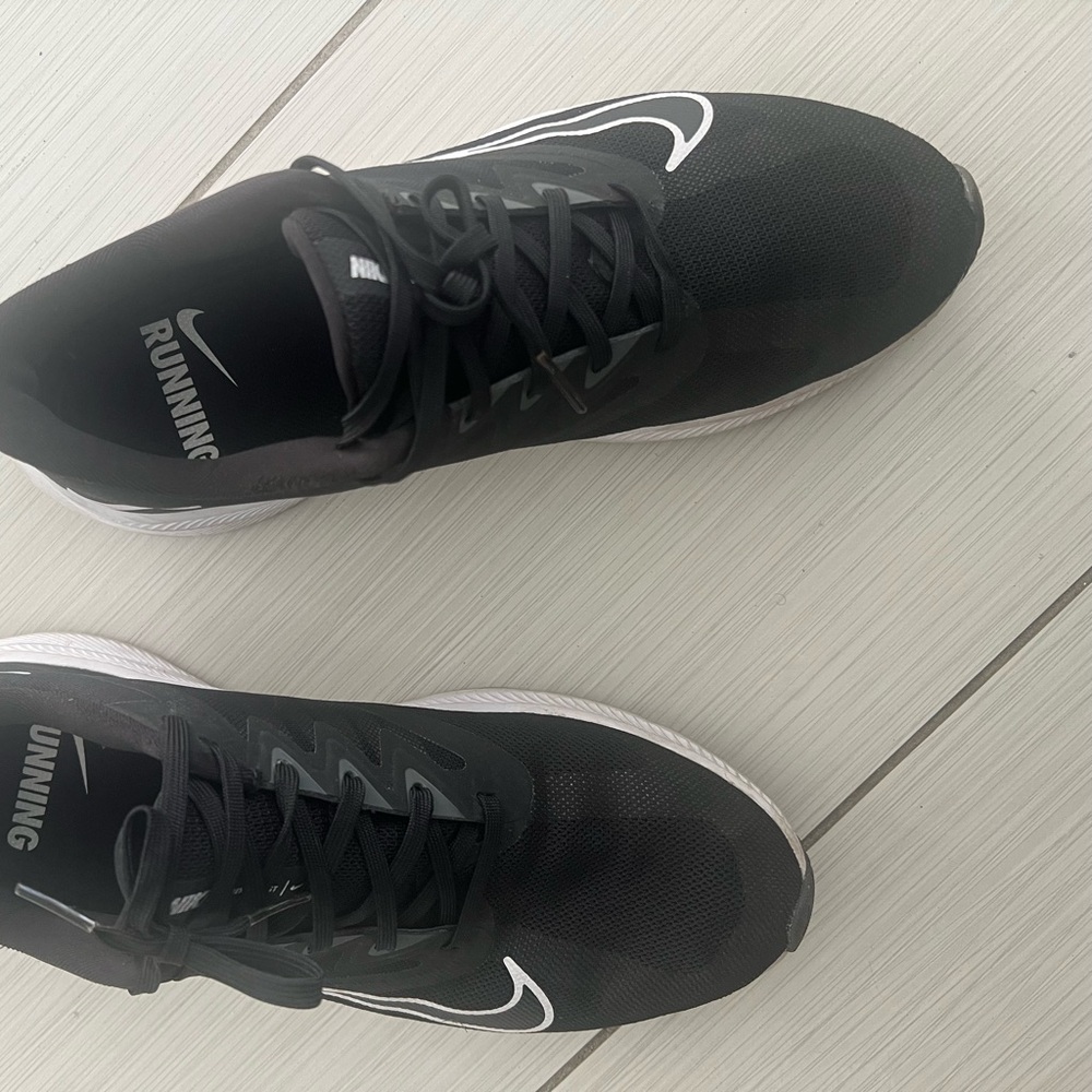 Nike Black and White Women's Sneakers
